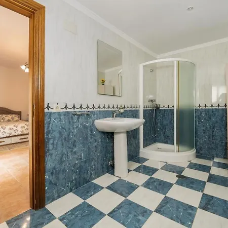 Banus Villa *
